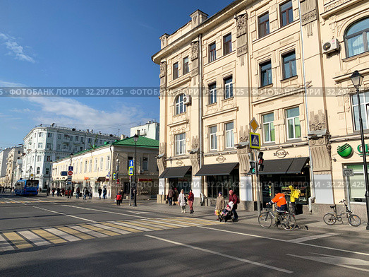 Россия, Москва, дом 19 по улице Покровка. Доходный дом Федора Рахманова, 1898-1899 гг. (2019 год). Редакционное фото, фотограф Овчинникова Ирина / Фотобанк Лори