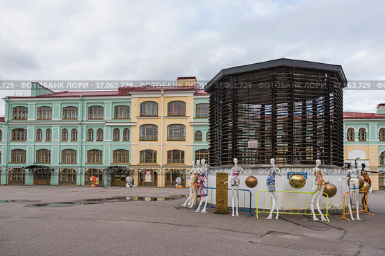 Россия . Санкт-Петербург. Гостиный двор. Арт пространство "Двор Гостинного двора" (2021 год). Редакционное фото, фотограф Литвяк Игорь / Фотобанк Лори