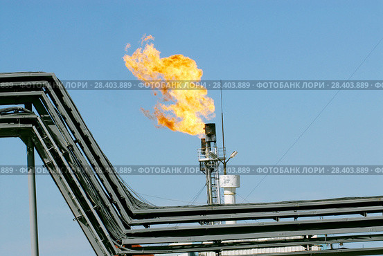 Россия, Тюменская область, Уватский район, Кальчинское месторождение нефти,   факел попутного газа. Стоковое фото, фотограф Александр Циликин / Фотобанк Лори