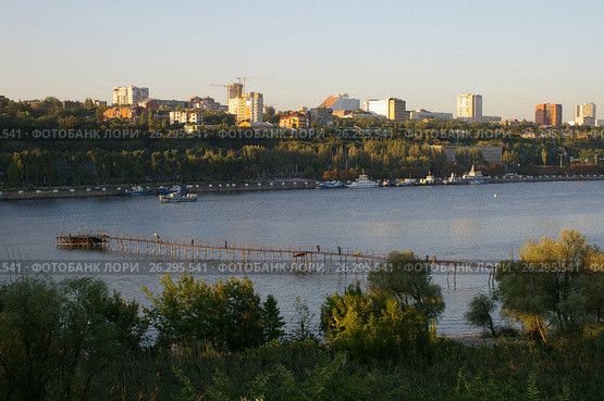 Ростов-на-Дону. Вид на реку Дон, город, набережную (2006 год). Стоковое фото, фотограф Дмитрий Щукин / Фотобанк Лори