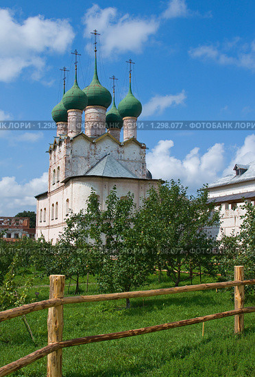 Ростов Великий. Кремль. Золотое Кольцо России (2007 год). Редакционное фото, фотограф Максим Ковшов / Фотобанк Лори