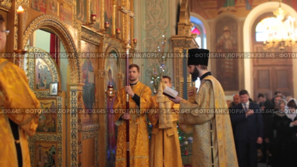 Рождественская литургия в Тихвинском храме Коломны, 2017 год. Редакционное видео, видеограф Дмитрий Неумоин / Фотобанк Лори