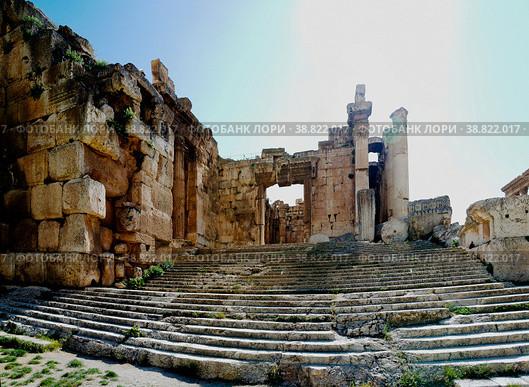 Ruins of Bacchus temple in Baalbek at Bekaa valley, Lebanon (2012 год). Стоковое фото, фотограф Сергей Майоров / Фотобанк Лори
