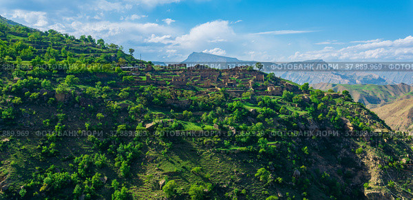 Ruins of houses on a mountainside in the almost abandoned village of Kurib, Dagestan (2022 год). Стоковое фото, фотограф Евгений Харитонов / Фотобанк Лори