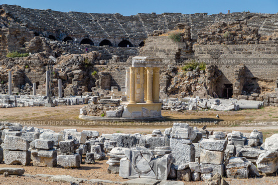 Руины античного города Сиде в Турции (Side, Antalya, Turkey) (2018 год). Редакционное фото, фотограф Ольга Сейфутдинова / Фотобанк Лори
