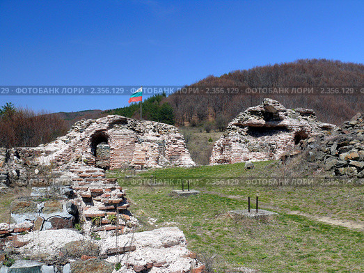 Руины античной крепости, защищавшей Траяновы врата, Болгария (2010 год). Стоковое фото, фотограф Алексей Стоянов / Фотобанк Лори