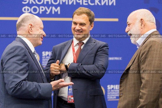 Russia. Saint-Petersburg. XXIII St. Petersburg International Economic Forum 2019. SPIEF 2019 participants. Russian entrepreneur Vladimir Potanin, CEO of ANO Digital Economy Evgeny Kovnir and Chairman of the Board of Directors of Renova Viktor Vekselberg. Россия. Санкт-Петербург. XXIII Петербургский международный экономический форум 2019. Участники ПМЭФ-2019. Российский предприниматель Владимир Потанин, генеральный директор АНО Цифровая экономика Евгений Ковнир и председатель совета директоров компании Ренова Виктор Вексельберг. Редакционное фото, фотограф Алексей Смышляев / Фотобанк Лори
