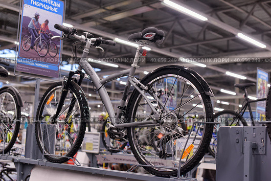 Russia, St. Petersburg 09,03,2015Bicycles for sale in a sporting goods store. Редакционное фото, фотограф Анна Кривицкая / Фотобанк Лори
