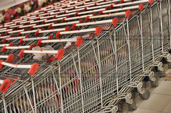 Russia, St. Petersburg, 10,12,2014 Empty carts for products in the supermarket. Редакционное фото, фотограф Анна Кривицкая / Фотобанк Лори
