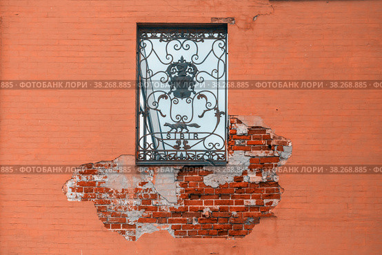 Russia, Sverdlovsk region, July 2021: Coat of arms of the Demidovs on the fence around the Nevyansk tower. Редакционное фото, фотограф Акиньшин Владимир / Фотобанк Лори
