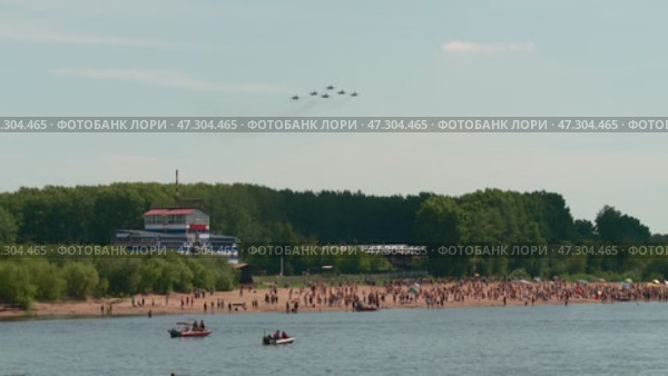 Russian air force aerobatic team Russian Knights SU-27. Стоковое видео, видеограф Алексей Сергеев / Фотобанк Лори
