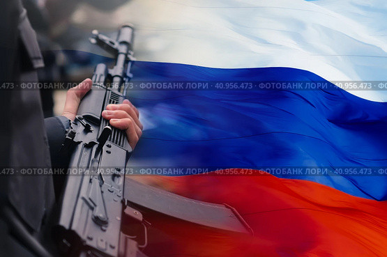 Russian assault rifle in the hands of a Russian soldier against the background of the flag of the Russian Federation. The concept of mobilization and defense of the motherland. Selective focus. Стоковое фото, фотограф Алексей Игнатов / Фотобанк Лори