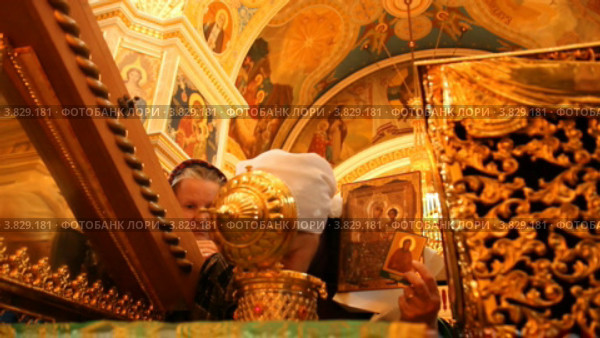 Русская православная церковь. Встреча чудотворной иконы Богородицы и мощей святой Матроны (2012 год). Редакционное видео, видеограф Mikhail Erguine / Фотобанк Лори