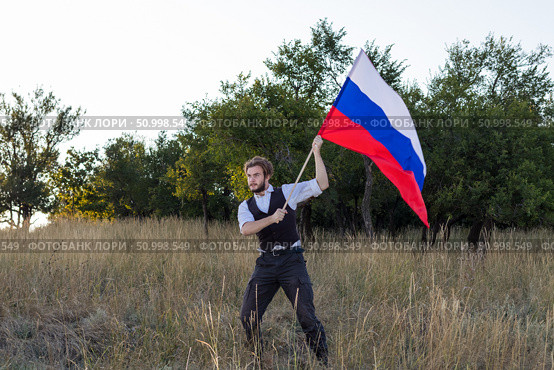 Русские не сдаются! Русский мужчина с флагом России. Стоковое фото, фотограф 1Andrey Милкин / Фотобанк Лори
