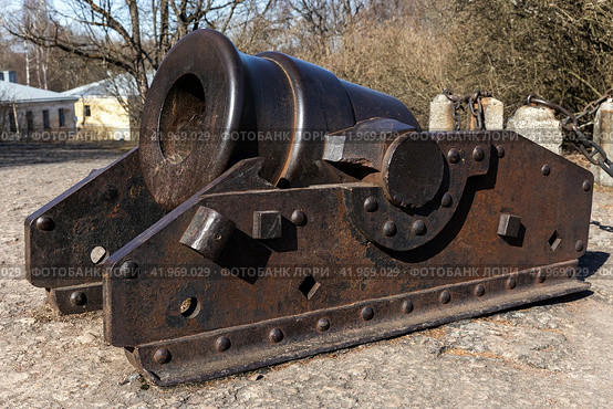 Rusty ancient mortar gun, close-up photo. Стоковое фото, фотограф EugeneSergeev / Фотобанк Лори