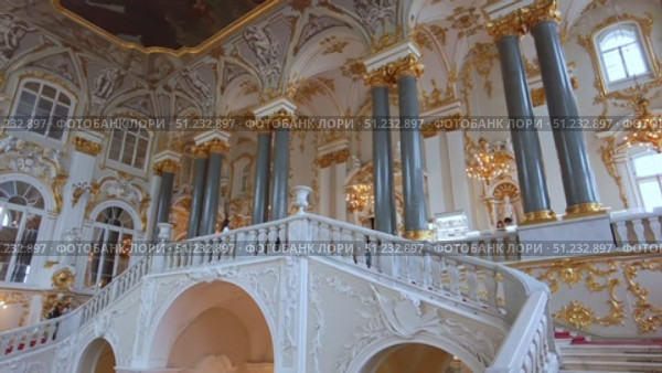Saint-Petersburg, Russia - May 18th, 2022. Interiors of the State Hermitage Museum. Редакционное видео, видеограф Denis Vostrikov / Фотобанк Лори