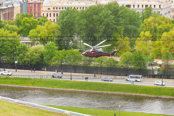 SAINT PETERSBURG, RUSSIA - May 27, 2021: Helicopter over the city. Редакционное фото, фотограф Наталия Кирсанова / Фотобанк Лори