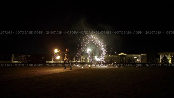 SAINT-PETERSBURG, RUSSIA - MAY 6, 2017: Fireshow. Редакционное видео, видеограф Алексей / Фотобанк Лори
