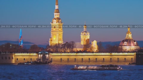 Saint Petersburg, Russia - May 9 2025, 4k, Panoramic view from Neva River to Peter and Paul Fortress, in background a Lakhta Centre skyscraper with illumination, at sunset, St Petersburg, Russia. Стоковое видео, видеограф Сергей Богомяко / Фотобанк Лори