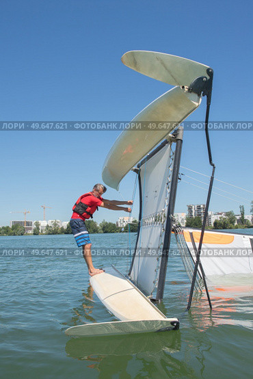 salior trying to right his catamaran after capsize. Стоковое фото, агентство Ingram Publishing / Фотобанк Лори