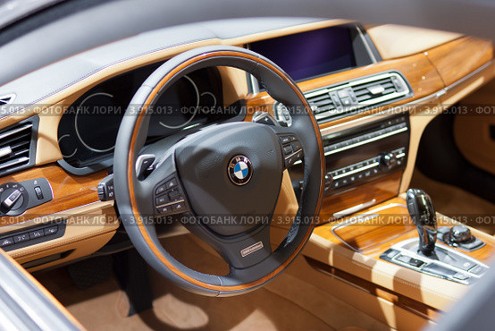 Салон автомобиля BMW 7 (2012 год). Редакционное фото, фотограф Максим Голубев / Фотобанк Лори