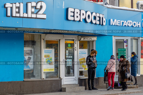 Семьсот салон сотовой связи. Оператор салон сотовой связи. Салон tele2. Оператор салон сотовой связи. Продавец в салоне сотовой связи.