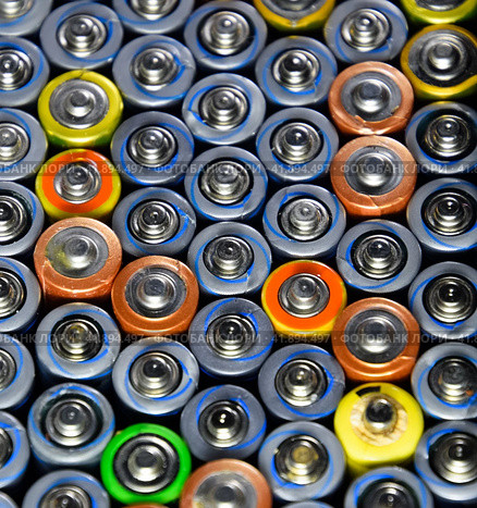 Salt and alkaline batteries, source of energy for portable technology. AAA and AA batteries. Стоковое фото, фотограф Леонид Еремейчук / Фотобанк Лори