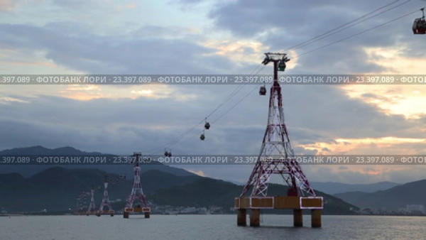 Самая длинная канатная дорога, проходящая над морем. Нячанг, Вьетнам (2016 год). Стоковое видео, видеограф Денис Барановский / Фотобанк Лори