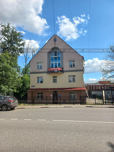 Самое старое сохранившееся строение Реутова. Построено около 1790 года. Ашхабадская улица, 16/1.Город Реутов. Балашихинский район. Московская область (2023 год). Редакционное фото, фотограф lana1501 / Фотобанк Лори