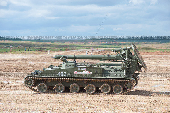 Самоходный советский 240-мм миномёт 2С4 Тюльпан (объект 240) на Международном военно-техническом форуме "Армия-2017", вид слева. Московская область, полигон "Алабино" Редакционное фото, фотограф Малышев Андрей / Фотобанк Лори