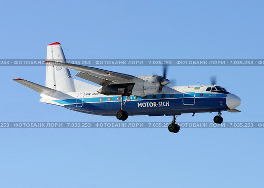 Самолет Ан-24РВ (бортовой UR-BXC) авиакомпании "Мотор-Сiч" на посадке во Внукове (2015 год). Редакционное фото, фотограф Alexei Tavix / Фотобанк Лори