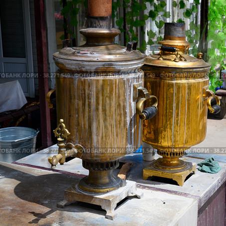 Samovars with a century-old history prepare tea in a rural teahouse in Kyrgyzstan. Стоковое фото, фотограф Сергей Фролов / Фотобанк Лори