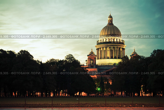 Санкт-Петербург. Исаакиевский собор в летних сумерках (2008 год). Стоковое фото, фотограф Сергей Лешков / Фотобанк Лори