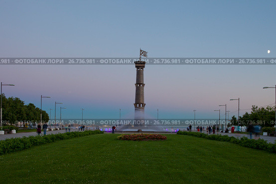 Санкт-Петербург. Парк имени 300-летия Санкт-Петербурга. Колонна-маяк (2017 год). Стоковое фото, фотограф Литвяк Игорь / Фотобанк Лори