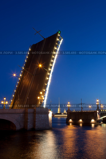 Санкт-Петербург.  Разведенный Троицкий мост (2012 год). Редакционное фото, фотограф Литвяк Игорь / Фотобанк Лори