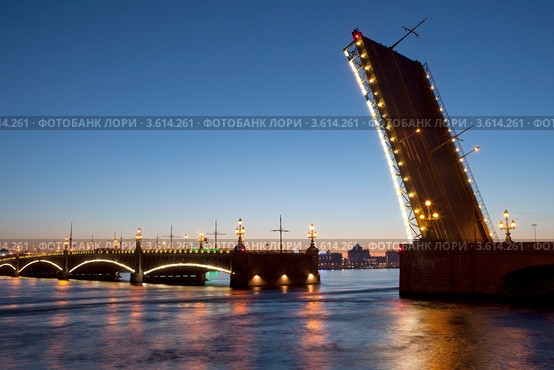 Санкт-Петербург.  Разведенный Троицкий мост (2012 год). Редакционное фото, фотограф Литвяк Игорь / Фотобанк Лори