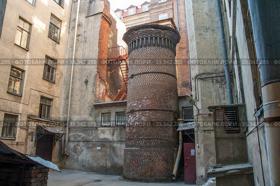 Санкт-Петербург. Старинная труба аптеки доктора Пеля  (Башня Грифонов) (2007 год). Редакционное фото, фотограф Александр Алексеев / Фотобанк Лори