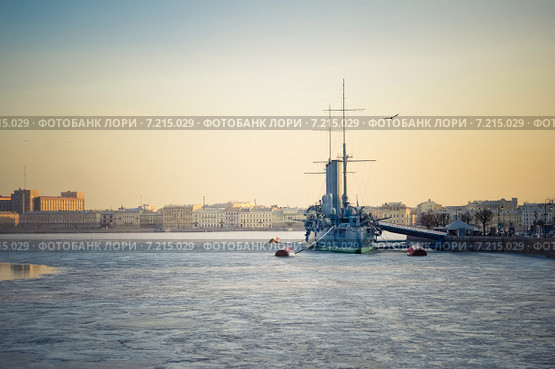 Санкт-Петербург. Вид на крейсер "Аврора" (2014 год). Редакционное фото, фотограф Ксения Крылова / Фотобанк Лори