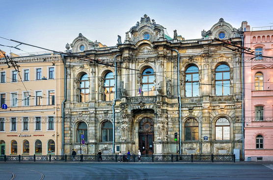 Санкт-Петербургский институт внешнеэкономических связей, экономики и права, Литейный проспект, Санкт-Петербург. Стоковое фото, фотограф Baturina Yuliya / Фотобанк Лори