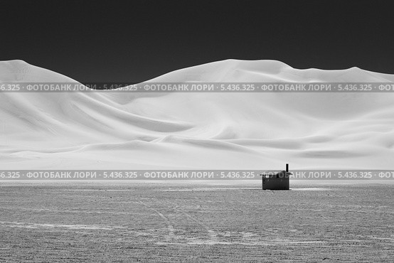 Сарай в дюнах Дюмон в Калифорнии, США (2013 год). Стоковое фото, фотограф Aleksandr Stzhalkovski / Фотобанк Лори