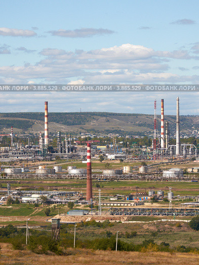 Саратовский нефтеперерабатывающий завод. Стоковое фото, фотограф Сергей Федулов / Фотобанк Лори