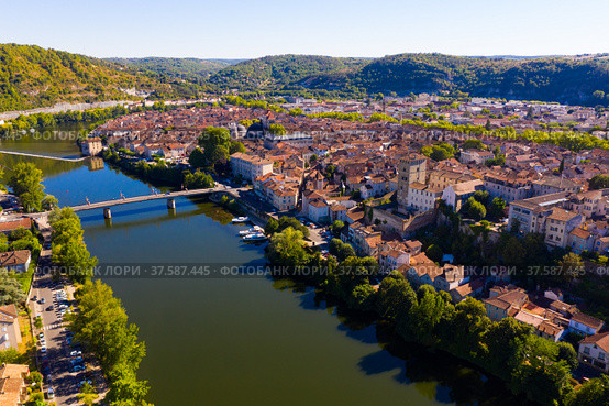 Scenic top view of the city Cahors and Lot river. Стоковое фото, фотограф Яков Филимонов / Фотобанк Лори