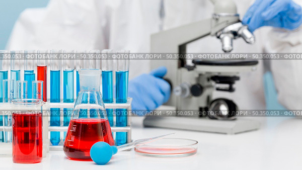 scientist checking substance with microscope. Стоковое фото, агентство Ingram Publishing / Фотобанк Лори