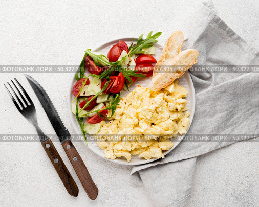 scrambled eggs plate. High resolution photo. scrambled eggs plate. High quality photo. Стоковое фото, агентство Ingram Publishing / Фотобанк Лори