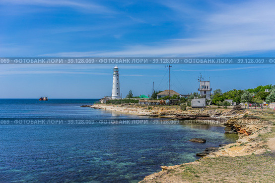Sea landscape with a view of the white lighthouse (2018 год). Стоковое фото, фотограф Виктория Кольцова / Фотобанк Лори