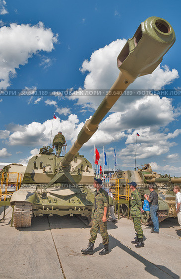 Self-propelled 152 mm howitzer 2S19 MSTA-S (2008 год). Редакционное фото, фотограф Сергей Буторин / Фотобанк Лори