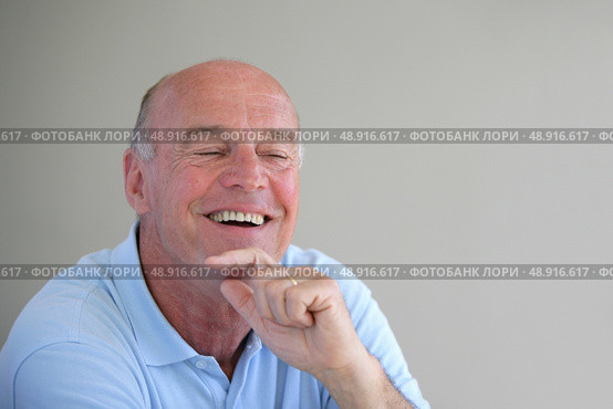 Senior bald man laughing. Стоковое фото, агентство Ingram Publishing / Фотобанк Лори