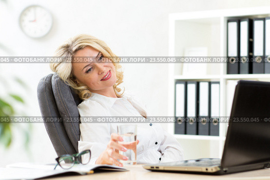 senior business woman relaxing at work in office. Стоковое фото, фотограф Оксана Кузьмина / Фотобанк Лори