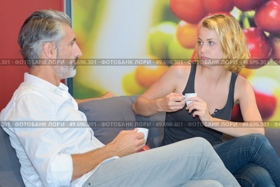 Senior man and young lady having coffee. Стоковое фото, агентство Ingram Publishing / Фотобанк Лори