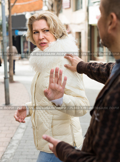 senior woman asking man. Стоковое фото, фотограф Яков Филимонов / Фотобанк Лори